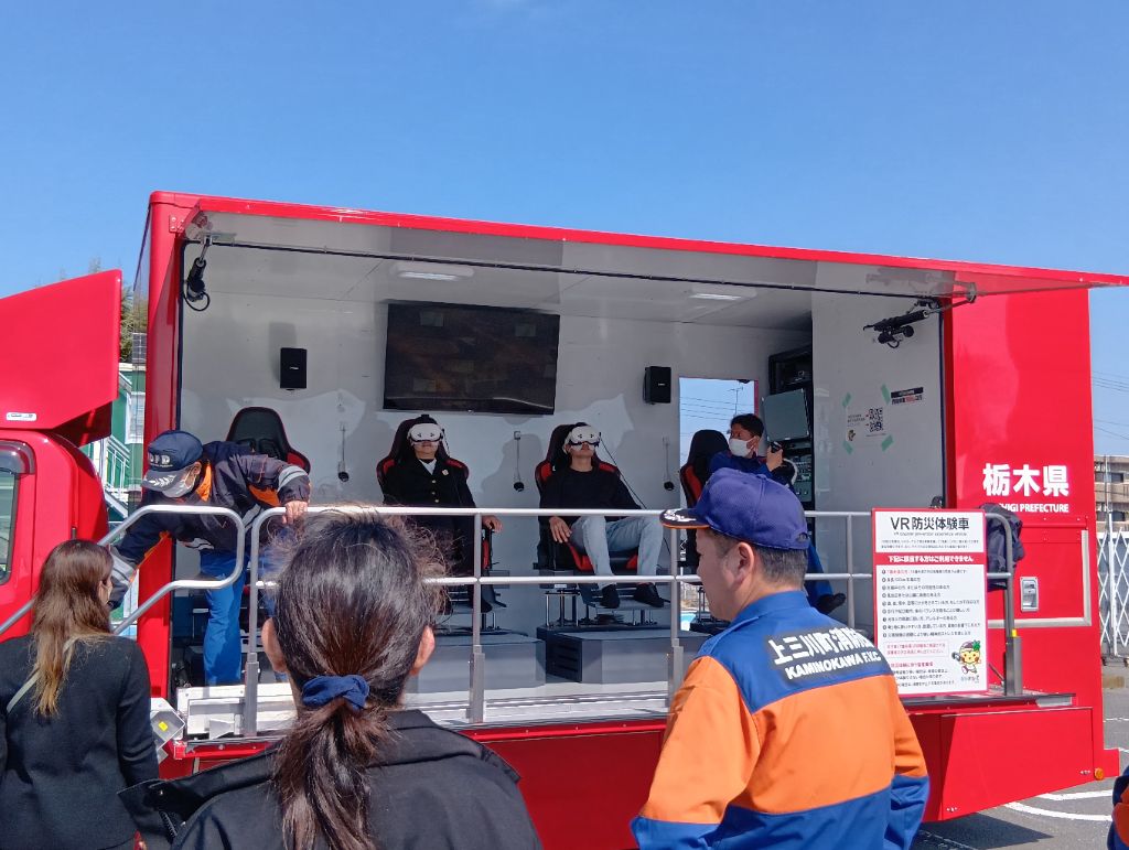 VR防災体験車(2)